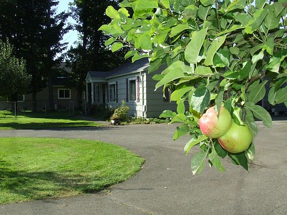 3rd image of 1930 22nd Ave SE