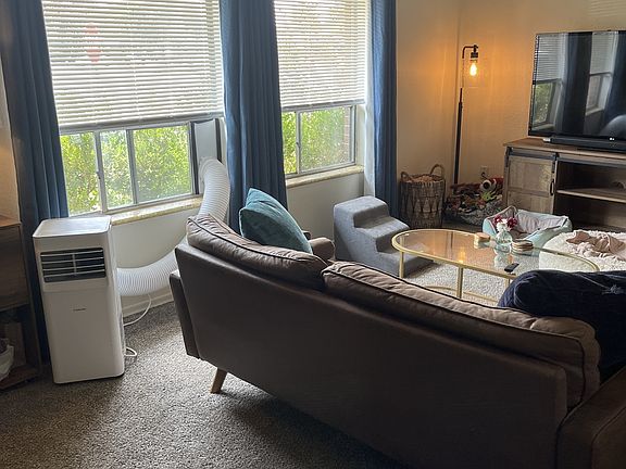 5th image of 1600 Azalea Dr