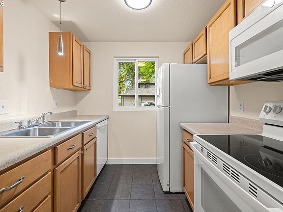4th image of 12602 NW Barnes Rd Unit 8