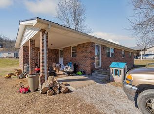 1105 Riverside Dr, Celina, TN 38551