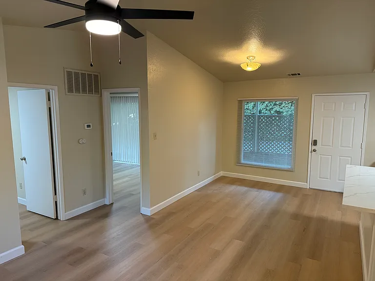 1010 Figueroa St #2 — Photo 6