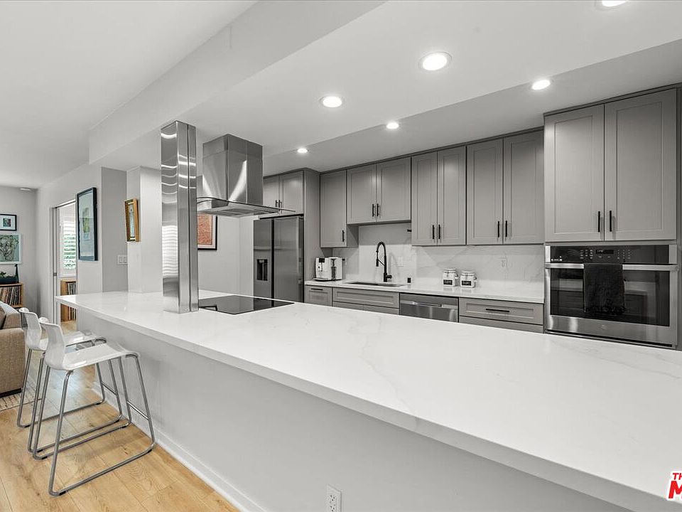 1st image of 1045 N Kings Rd APT 204