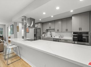 1045 N Kings Rd APT 204, West Hollywood, CA 90069