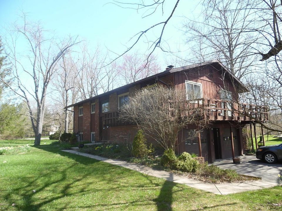 1st image of 301 Christiana Dr