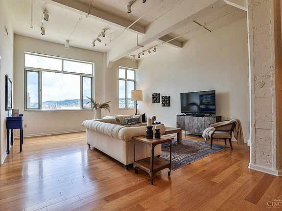 5th image of 400 Pike St Unit 921