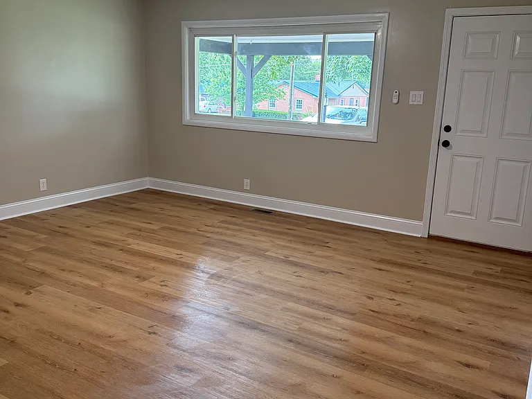 209 Hiawatha Trl — Photo 12