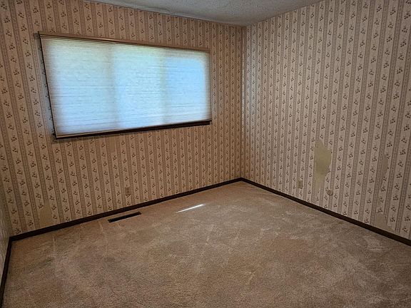 4th image of 507 Akron St