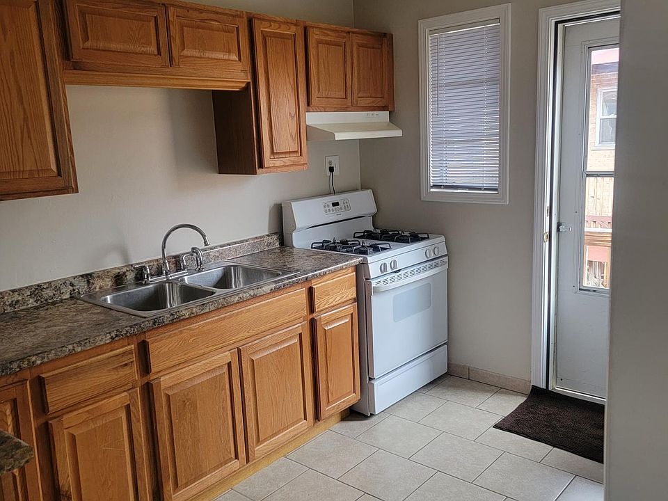 1st image of 739 Walnut St #2