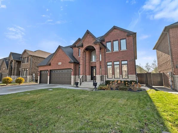 6184 Disputed Rd, Lasalle, ON N9H 0E6