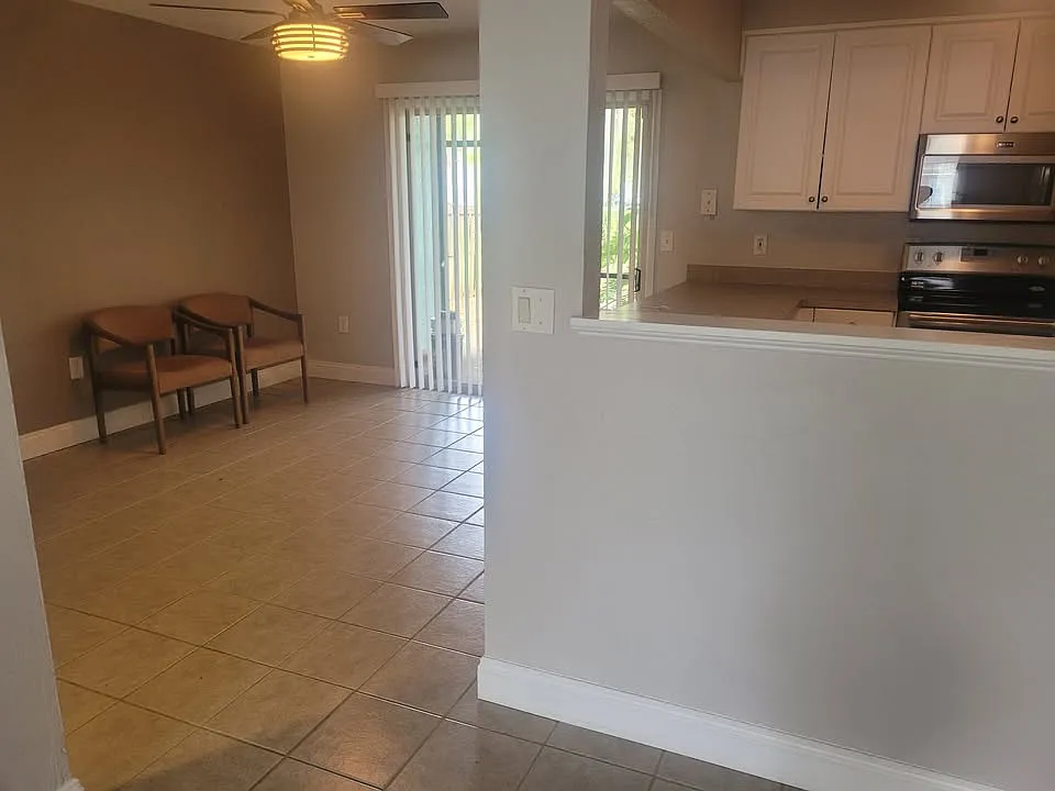3 bed, 2.5 bath, 1384 sqft, $1,750 — Photo 4