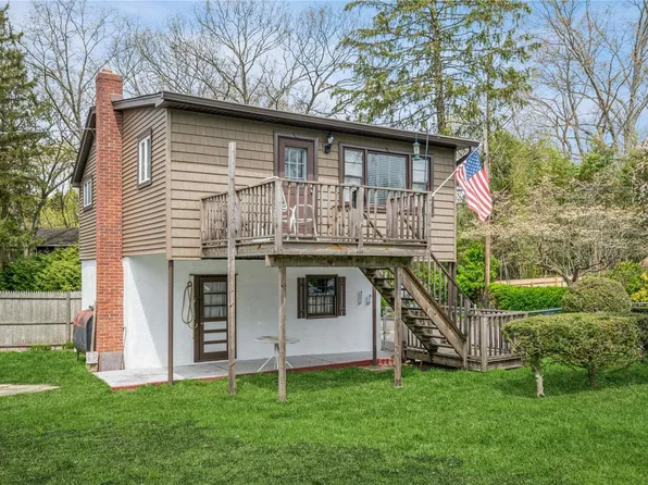 15 Forest Place, Huntington Station, NY 11746