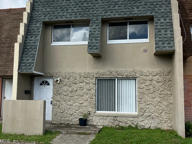 910 W Millard Ct — Photo 1