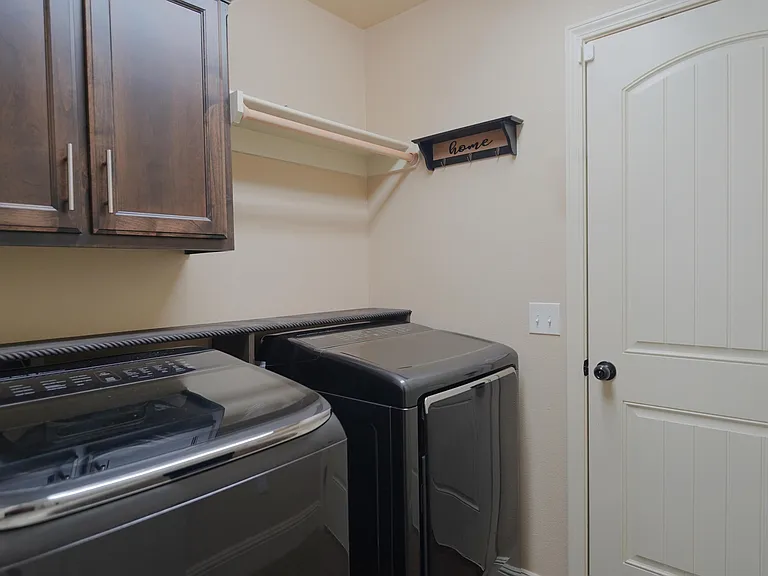 1021 Chesterfield Dr — Photo 10