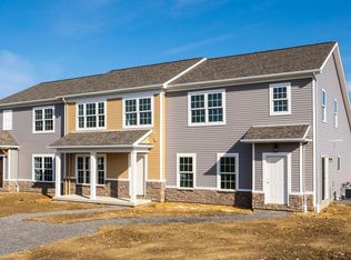 25 Town Square Blvd, Columbiana, OH 44408