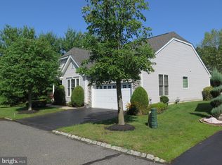 33 Burholme Dr, Hamilton, NJ 08691