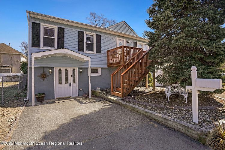 1st image of 7 Courtier Dr