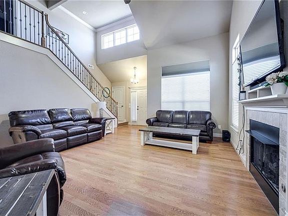 3rd image of 199 Callie Ln