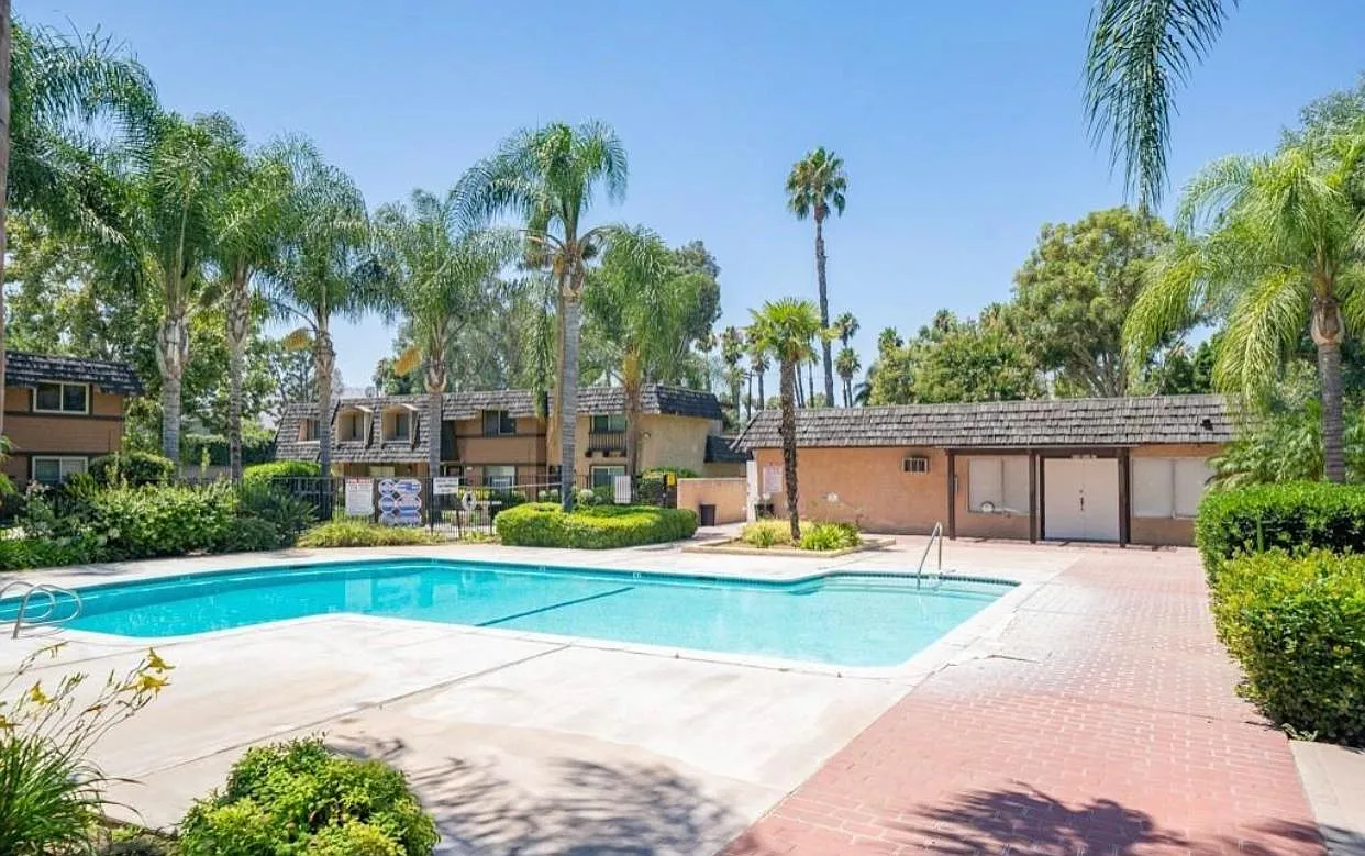 2 bed, 1.5 bath, 1069 sqft, $2,500 — Photo 4