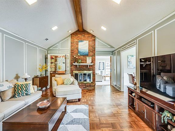 4th image of 3234 Sugarbush Dr