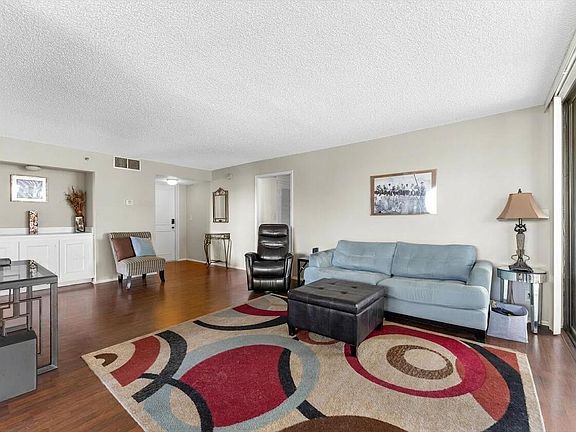 3rd image of 1832 Bridgewood Drive