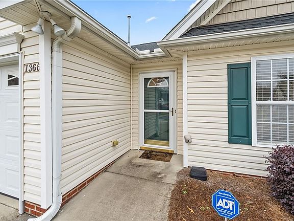 4th image of 1366 Bayswater Dr