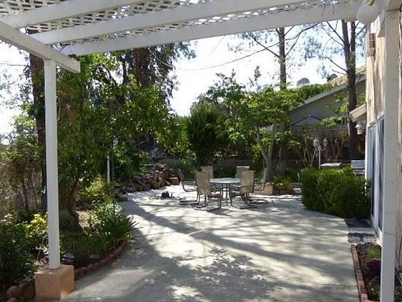 3rd image of 27829 Rosamond Dr