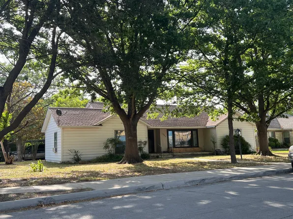 1666 Eagle Dr, Fort Worth, TX 76111