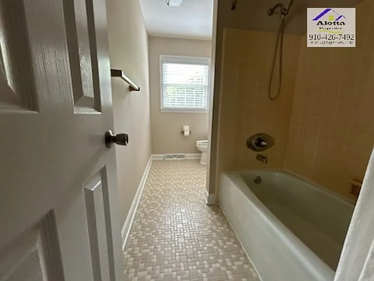228 Whitney Dr — Photo 10