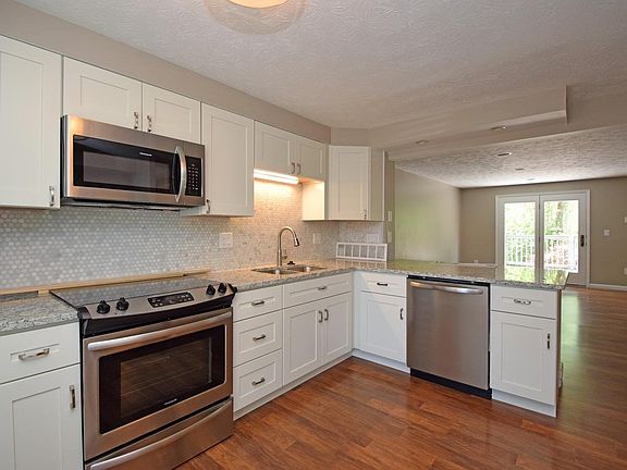 5th image of 810 Woodlyn Dr S