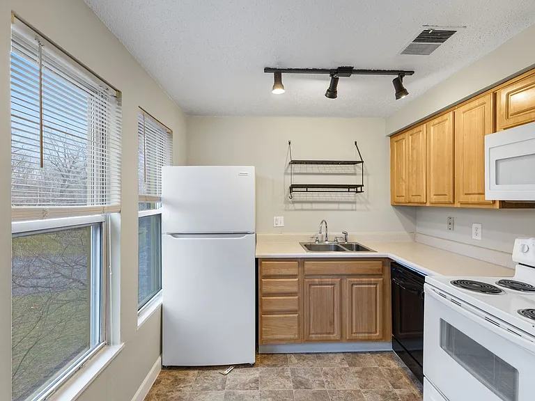 Balsam Avenue Apartments - The Villages — Photo 54