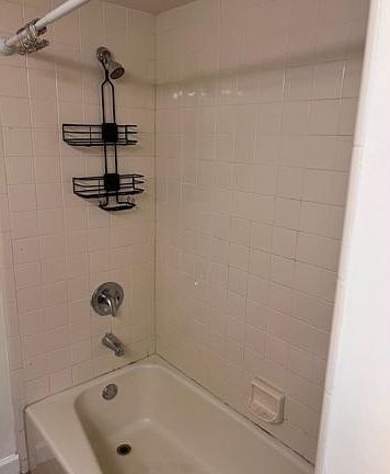5th image of 534 Roosevelt Ave