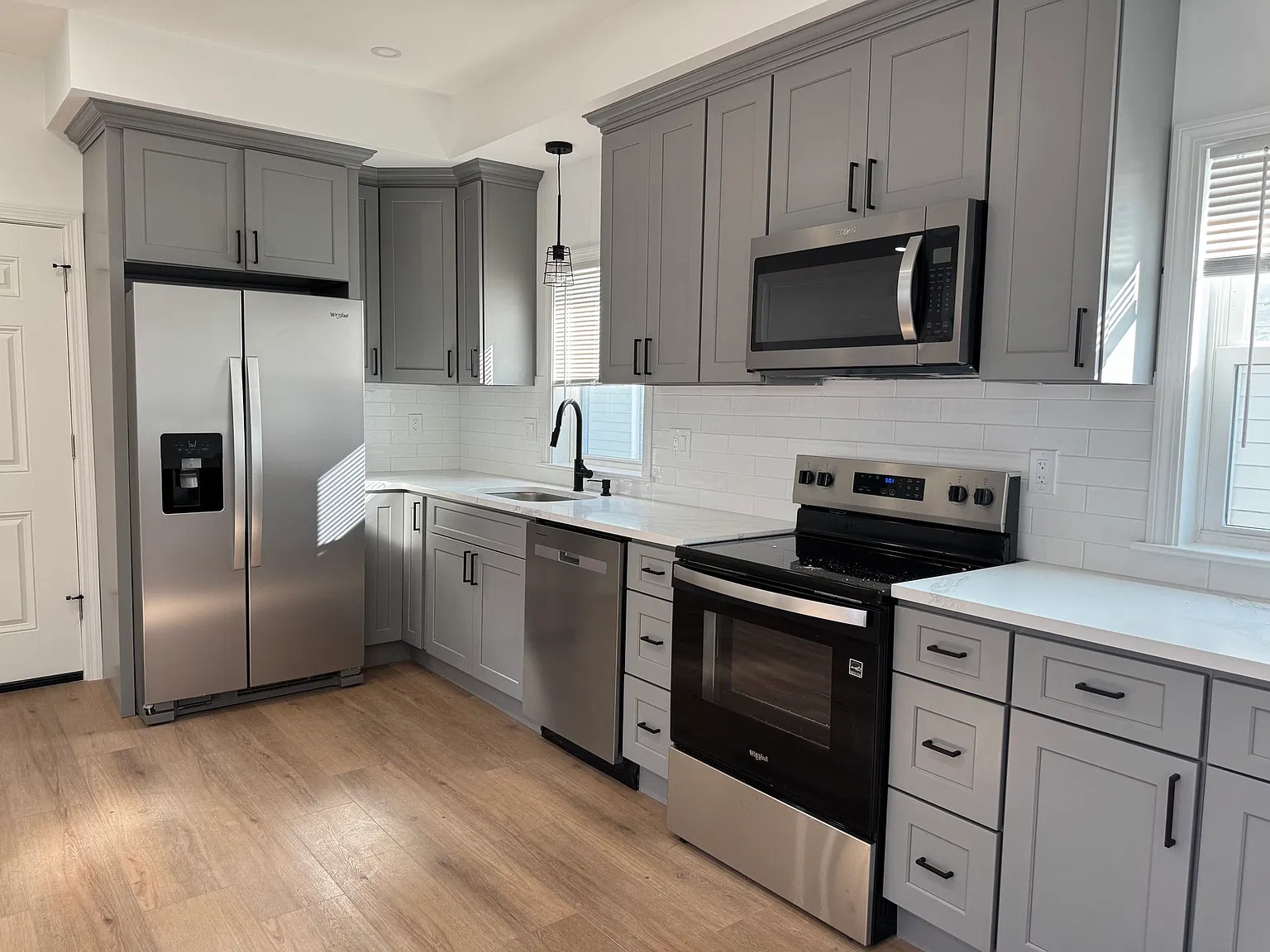 3 bed, 2.0 bath, 1500 sqft, $4,500 — Photo 2