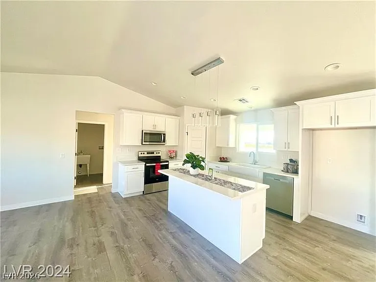 5600 Genoa Ave — Photo 2