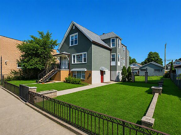 2nd image of 6042 W Addison St