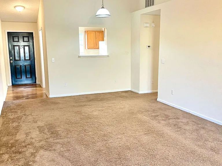 409 Lawnwood Ct — Photo 6