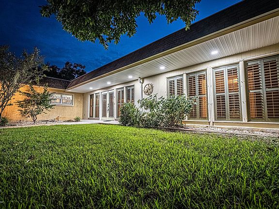 4th image of 18 Fairglen Dr