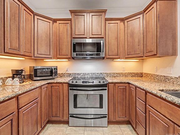 4th image of 640 Arkridge Rd Unit D2