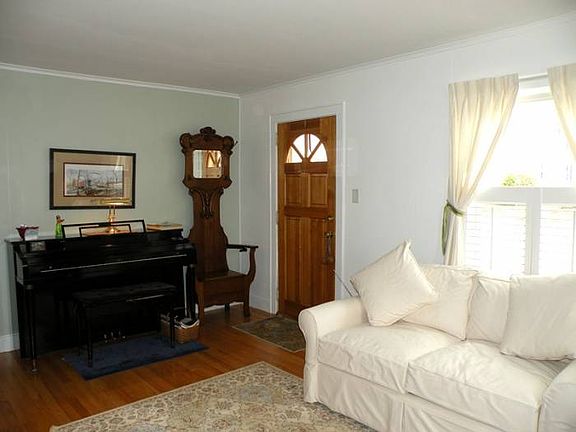 Living Room toward front