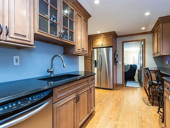 4th image of 34 Monaton Dr