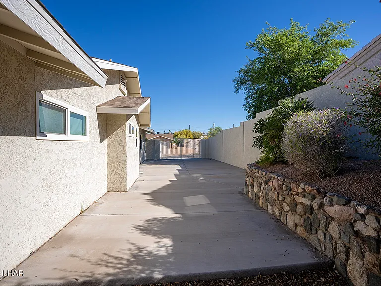 2906 Daytona Ave — Photo 30
