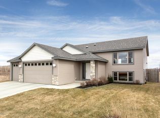5817 Harvestview Dr NW, Rochester, MN 55901