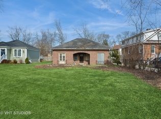 1647 Harding Rd, Northfield, IL 60093