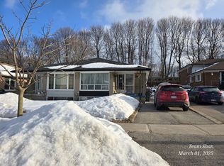 37 Pixley Cres #10, Toronto, ON M1E 3G5
