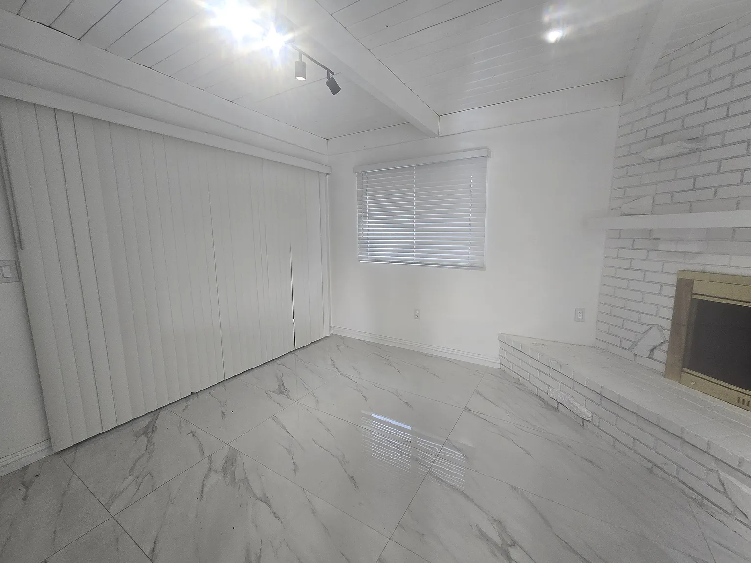 1 bed, 450 sqft, $2,200 — Photo 2