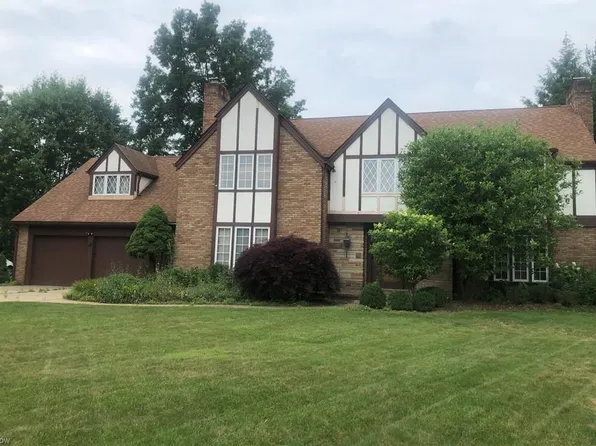 1751 Turnberry Cir NW, Canton, OH 44708