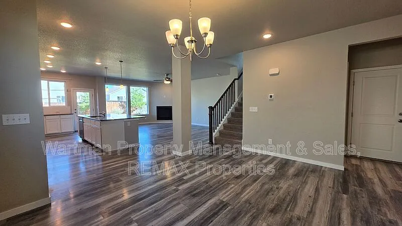 4 bed, 4.0 bath, 4022 sqft, $3,300 — Photo 4