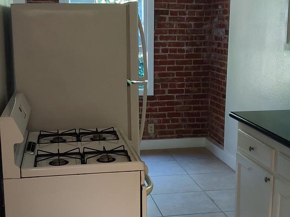 5th image of 637 N Bronson Ave #1725