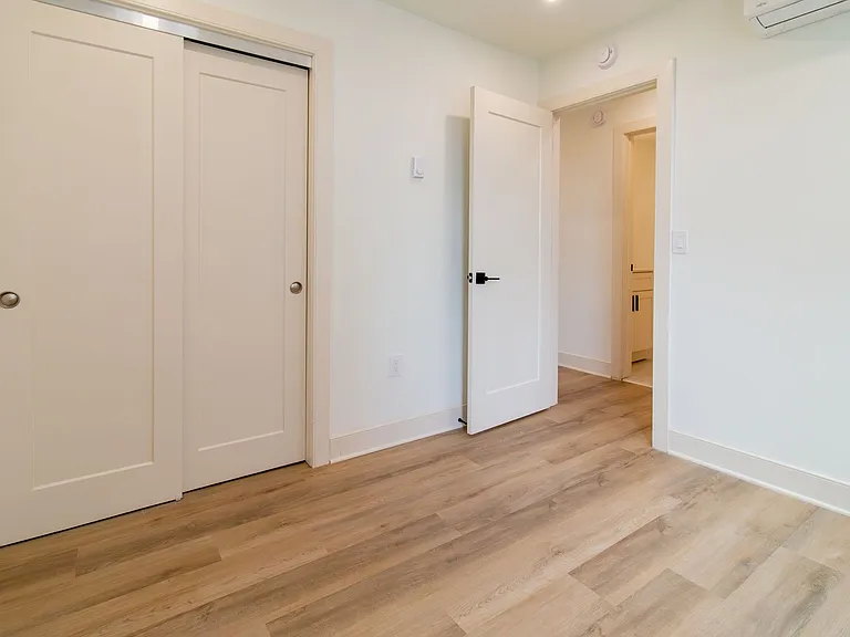Huntington Apartments — Photo 40