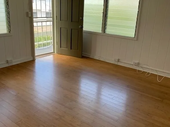 574 Lauiki St, Honolulu, HI 96826