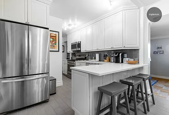Sold by Triplemint | media 9